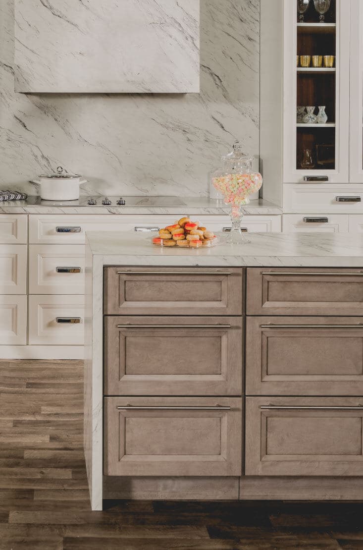 Fabuwood Allure Onyx Horizon kitchen with island